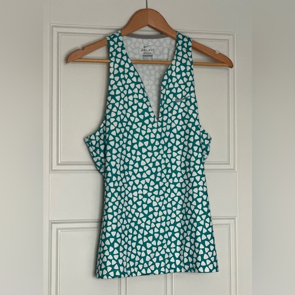 Nike Shirt Womens Medium Dri Fit V Neck Pure Tennis Tank Top Squash Pickleball - Picture 1 of 4